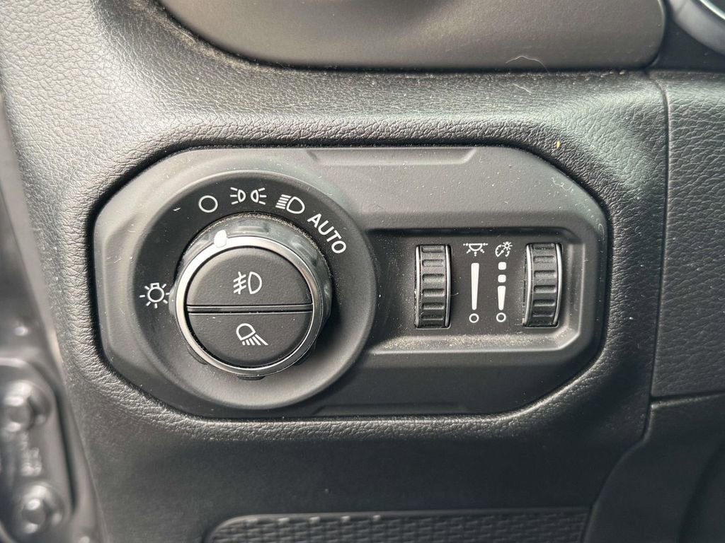 Used 2021 Jeep Gladiator Sport image 17