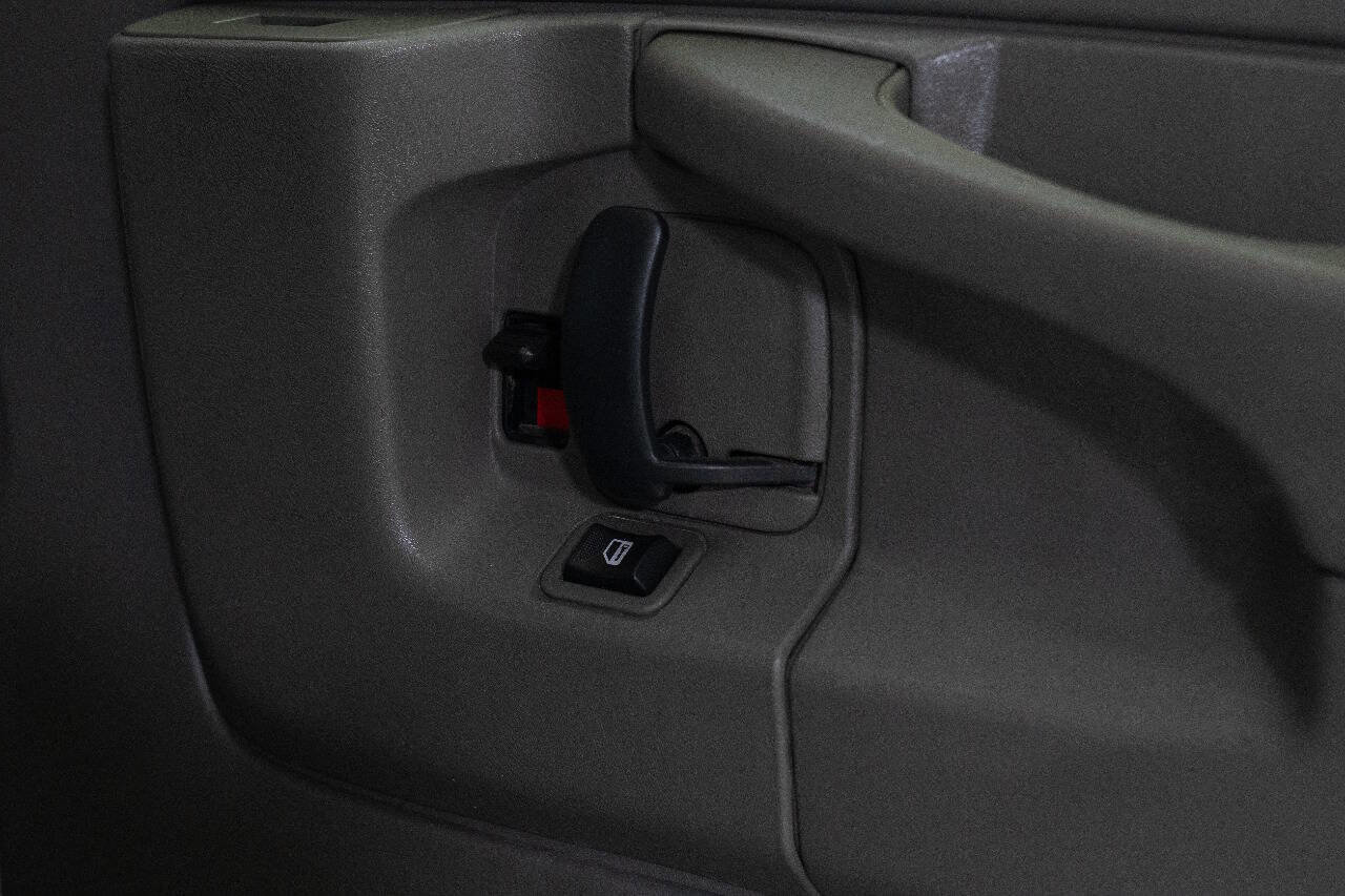 Used 2014 Chevrolet Express 3500 Extended RWD image 43