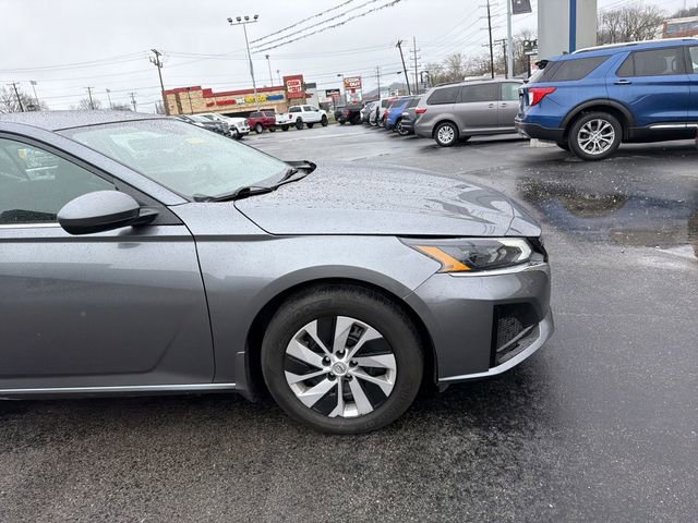 Used 2023 Nissan Altima 2.5 S image 4