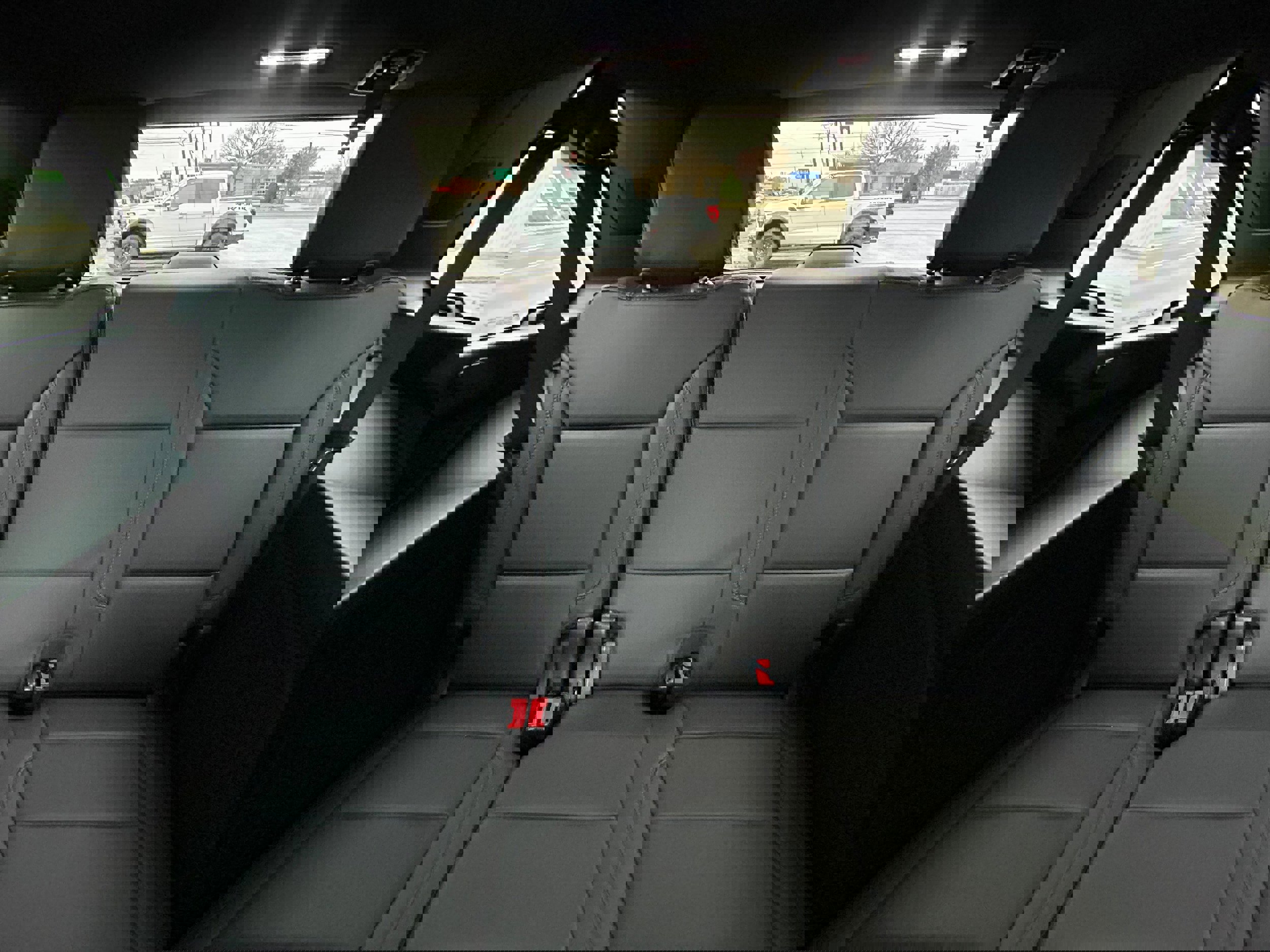 Used 2022 Chevrolet Tahoe Z71 w/ Luxury Package image 32