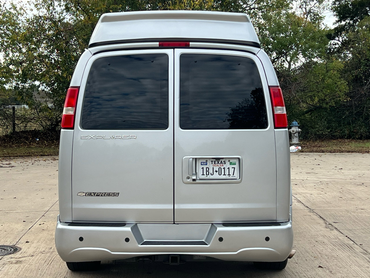 Used 2018 Chevrolet Express 2500 w/ Enhanced Convenience Package image 5