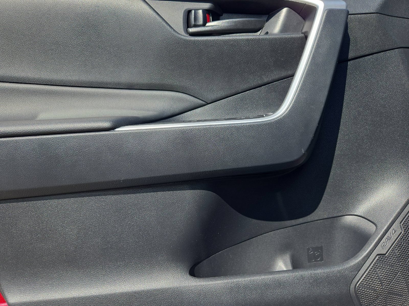 Certified 2025 Toyota RAV4 LE AWD/4WD image 10