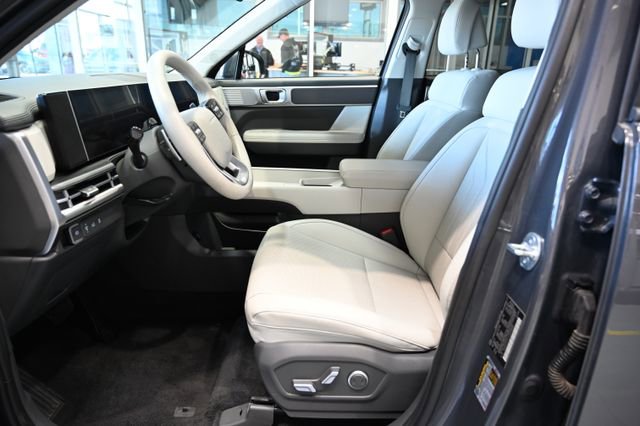 Used 2025 Hyundai Santa Fe SEL image 9