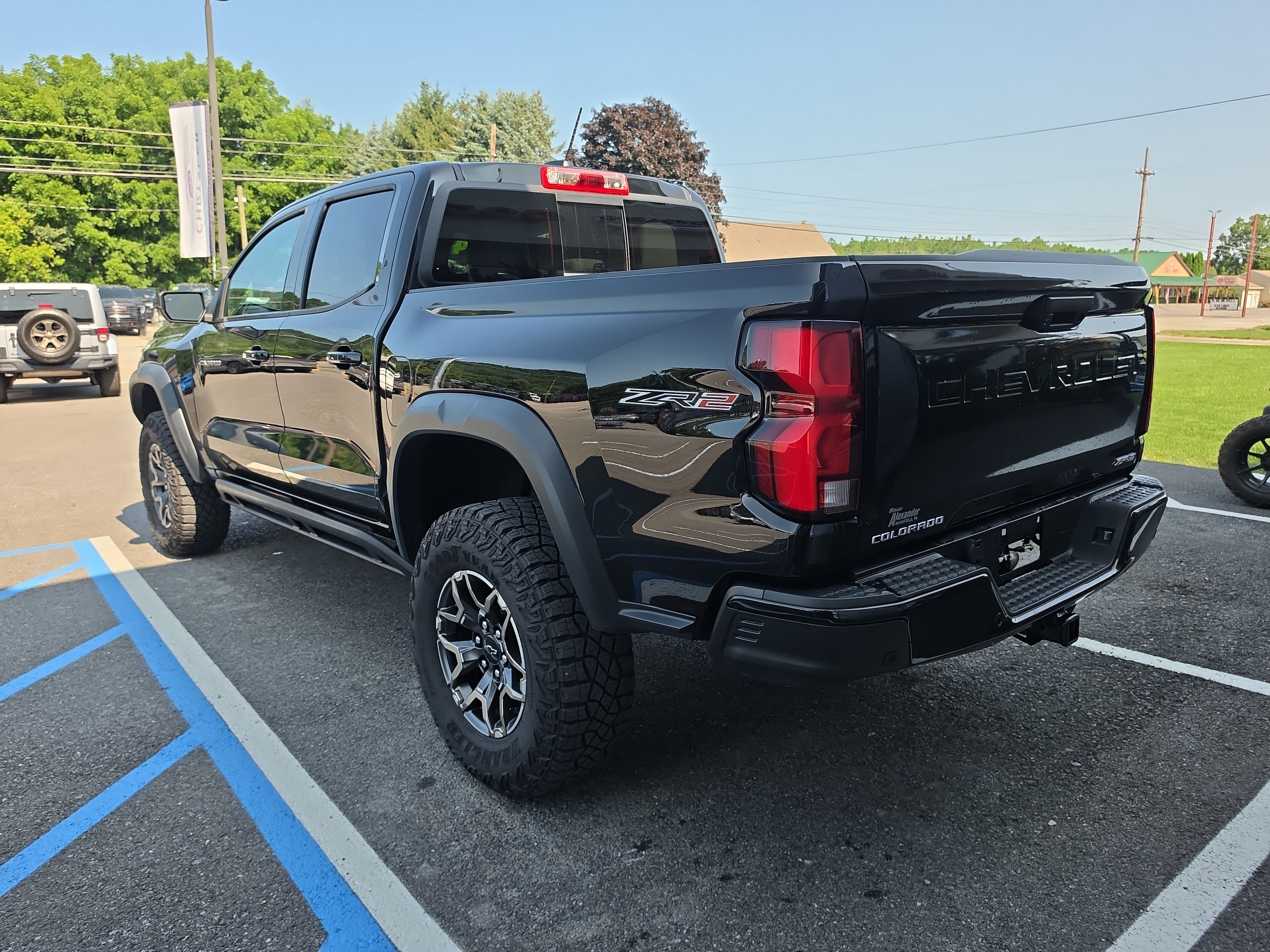 Used 2024 Chevrolet Colorado ZR2 w/ Technology Package AWD/4WD image 6
