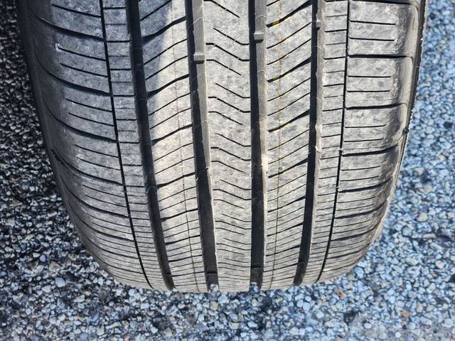 Used 2023 Chevrolet Traverse RS FWD image 11