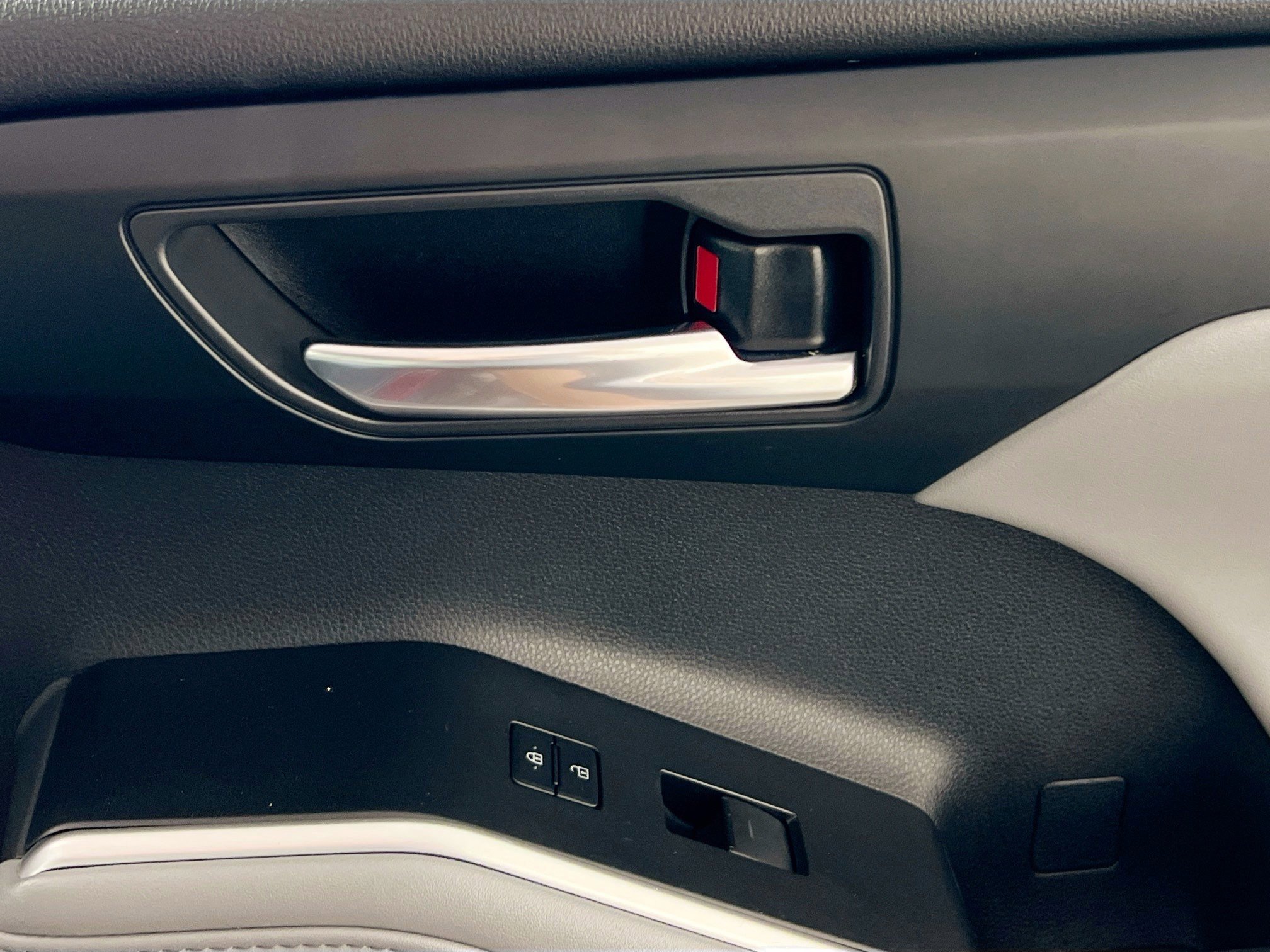 Used 2020 Toyota Highlander XLE image 32