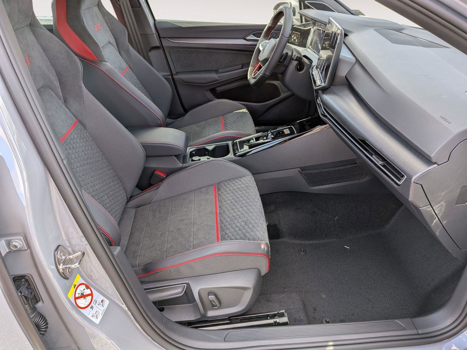 New 2026 Volkswagen Golf SE FWD image 33