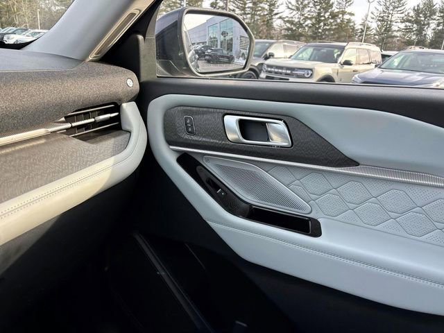 Used 2025 Ford Explorer Platinum w/ Ultimate Package image 32