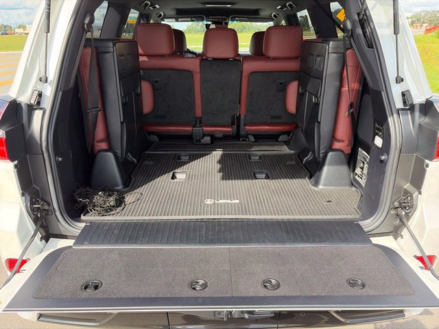 Used 2020 Lexus LX 570 4WD w/ Sport Package image 13