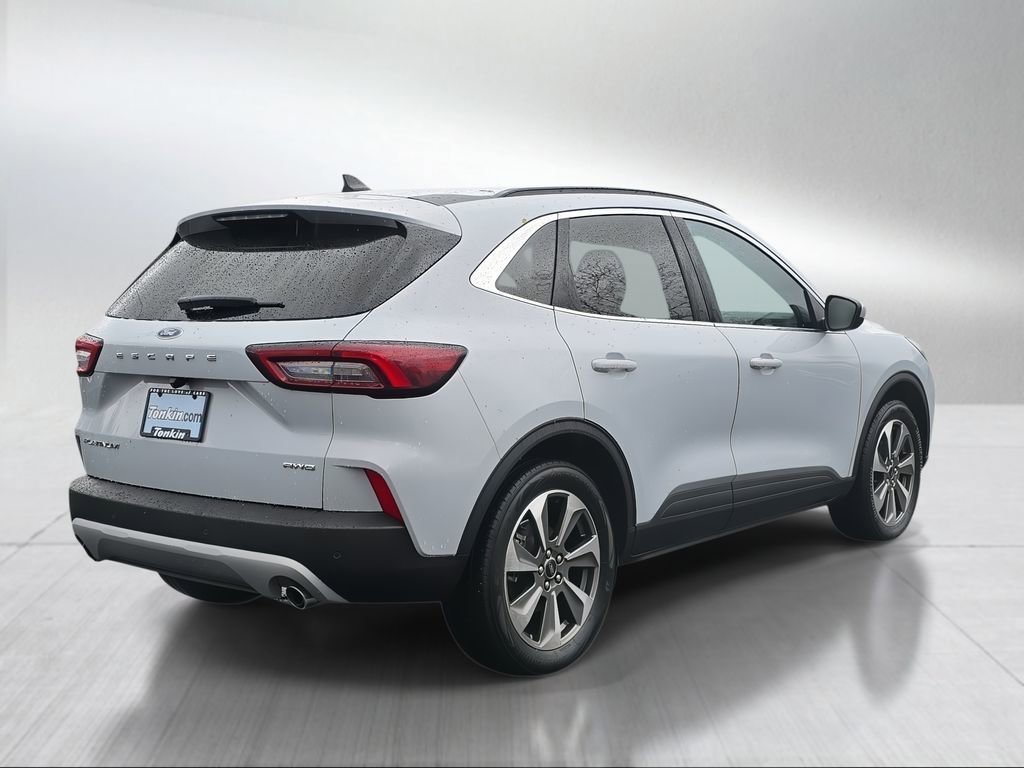 Used 2025 Ford Escape Platinum image 3