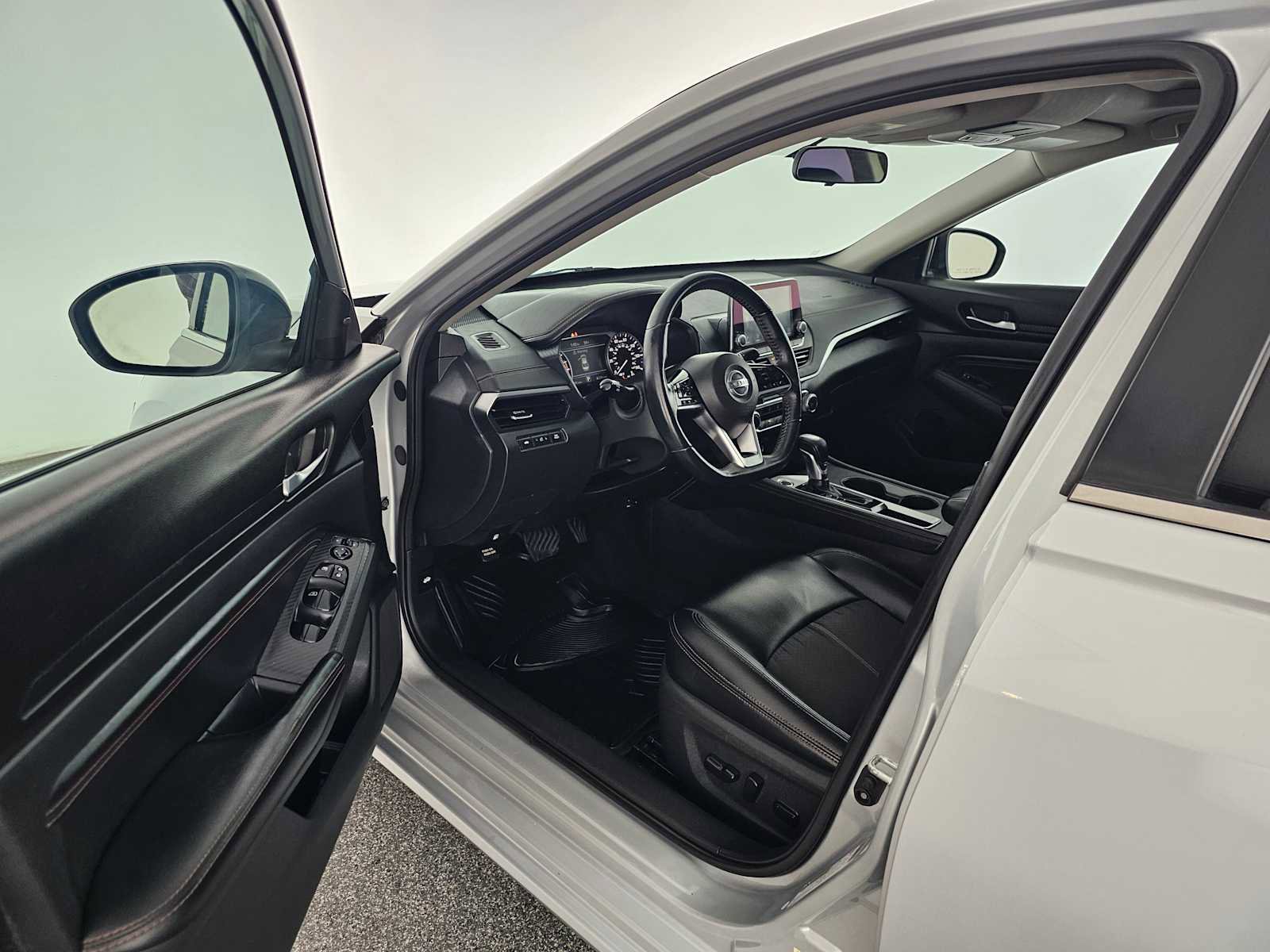 Used 2019 Nissan Altima 2.5 SR w/ SR Premium Package image 19