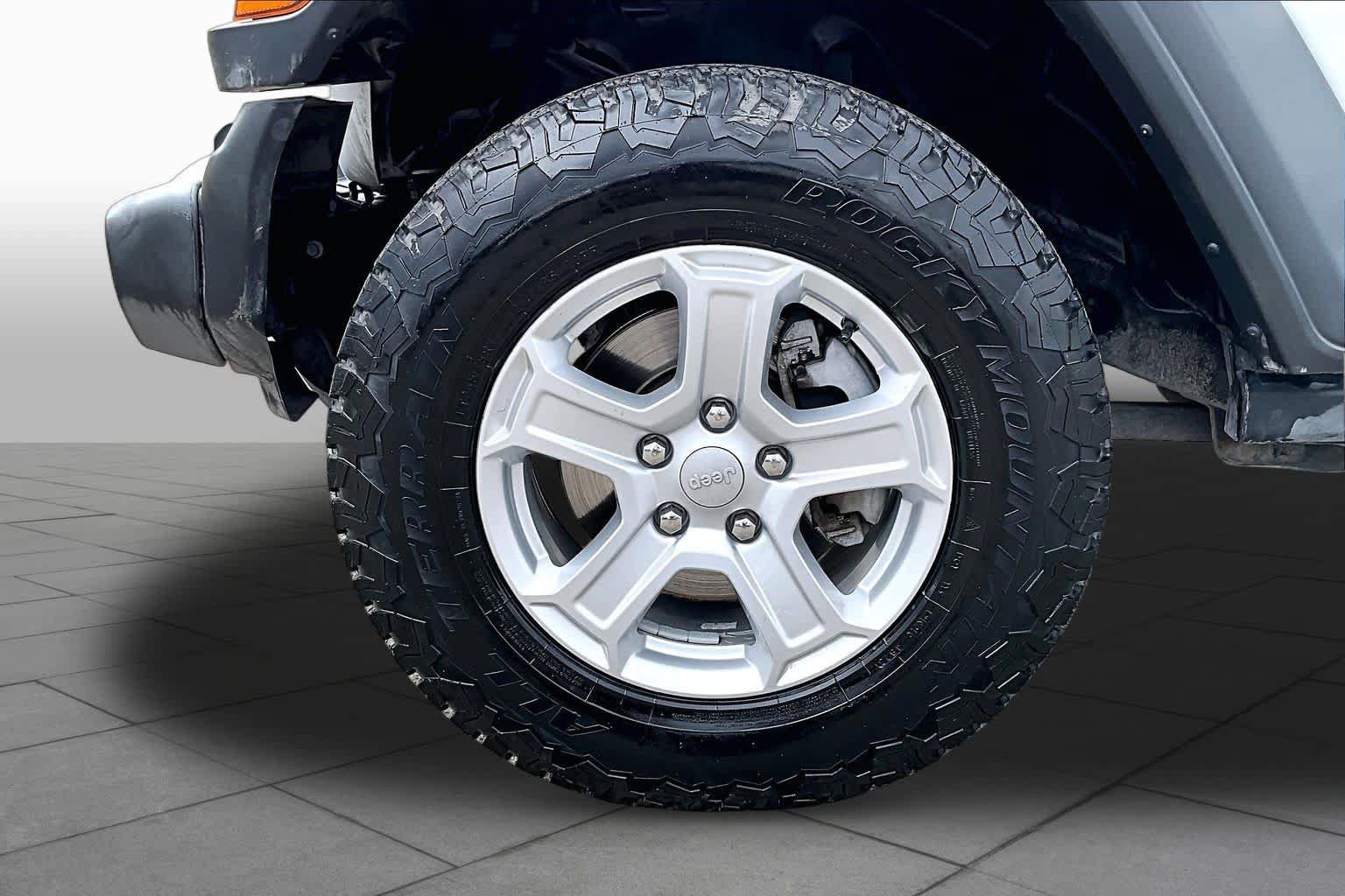 Used 2018 Jeep Wrangler Unlimited Sport S AWD/4WD image 13
