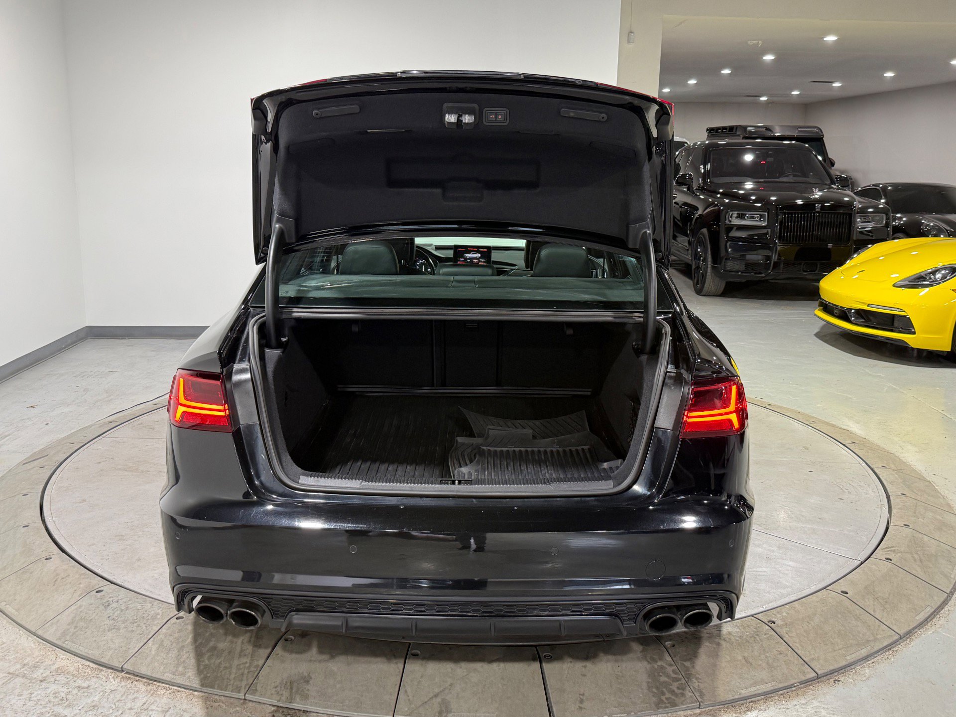 Used 2018 Audi S6 Prestige w/ Prestige Package image 20