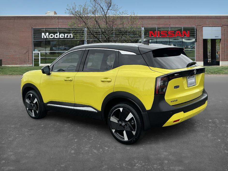 Used 2025 Nissan Kicks SR w/ SR Premium Package image 2