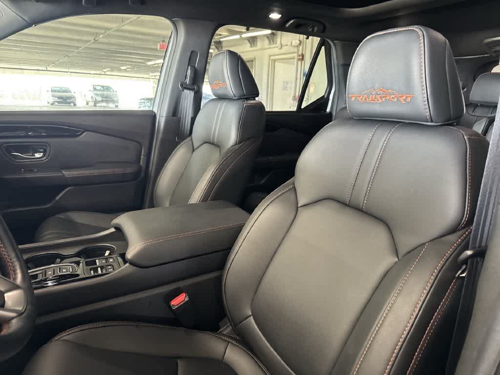 Used 2025 Honda Pilot TrailSport image 13