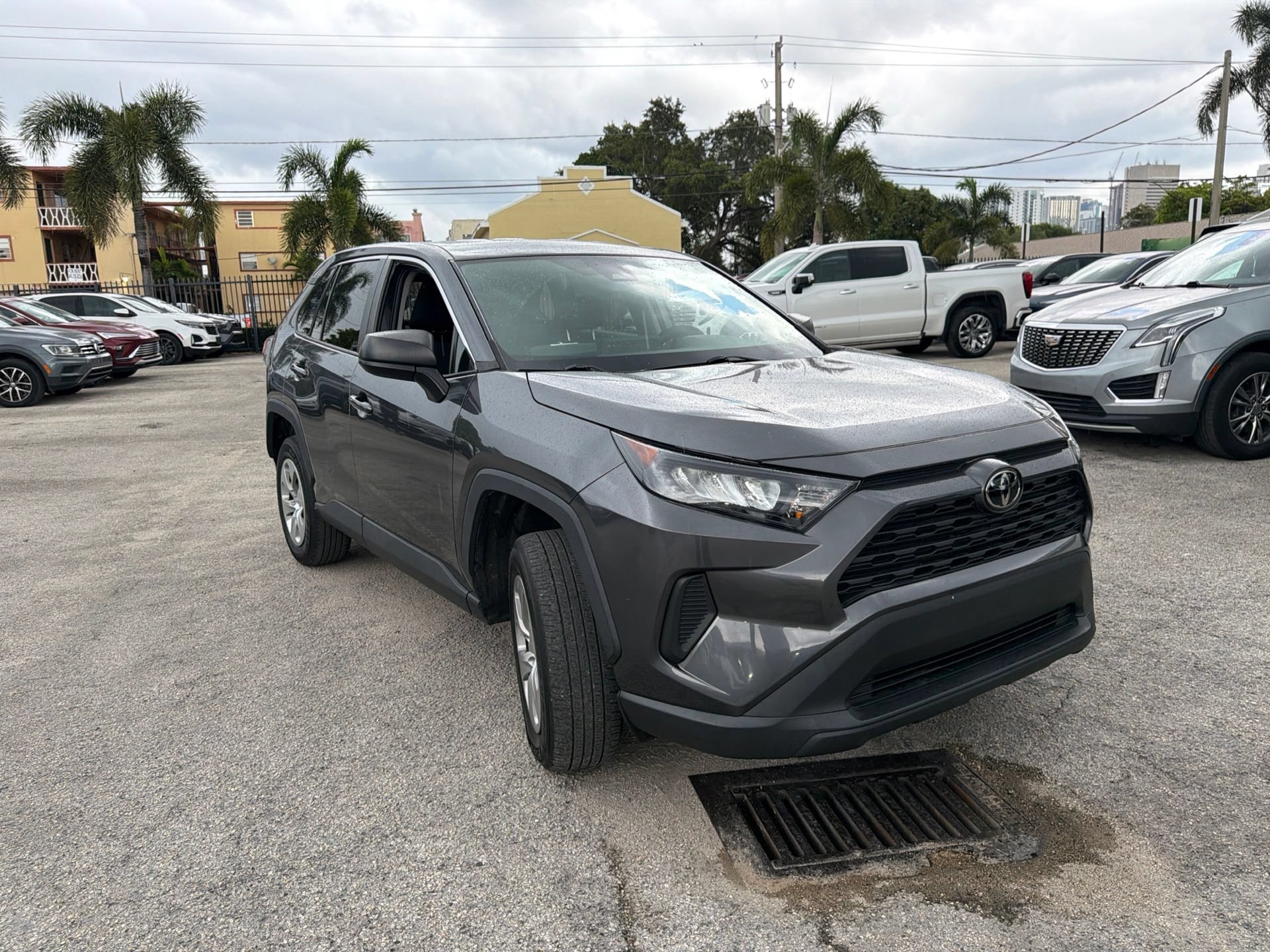 Used 2022 Toyota RAV4 LE FWD image 3