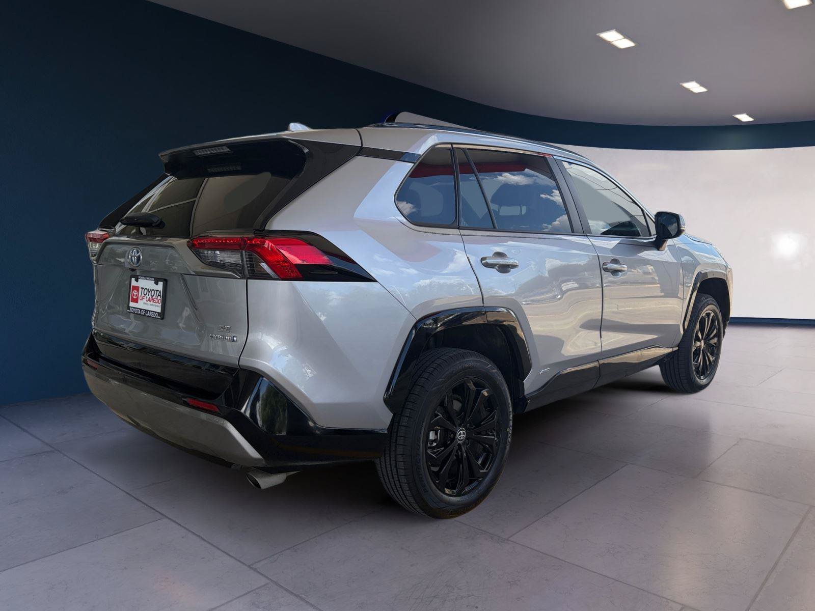 Used 2024 Toyota RAV4 SE AWD/4WD image 5