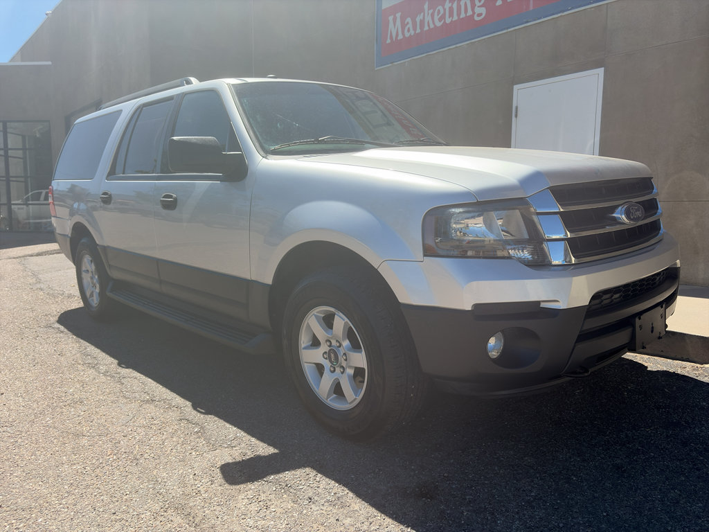 Used 2017 Ford Expedition EL XL w/ Equipment Group 101A AWD/4WD image 3