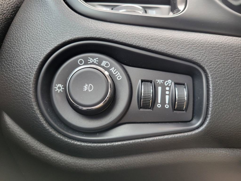 Used 2023 Jeep Renegade Altitude w/ Convenience Group I image 21