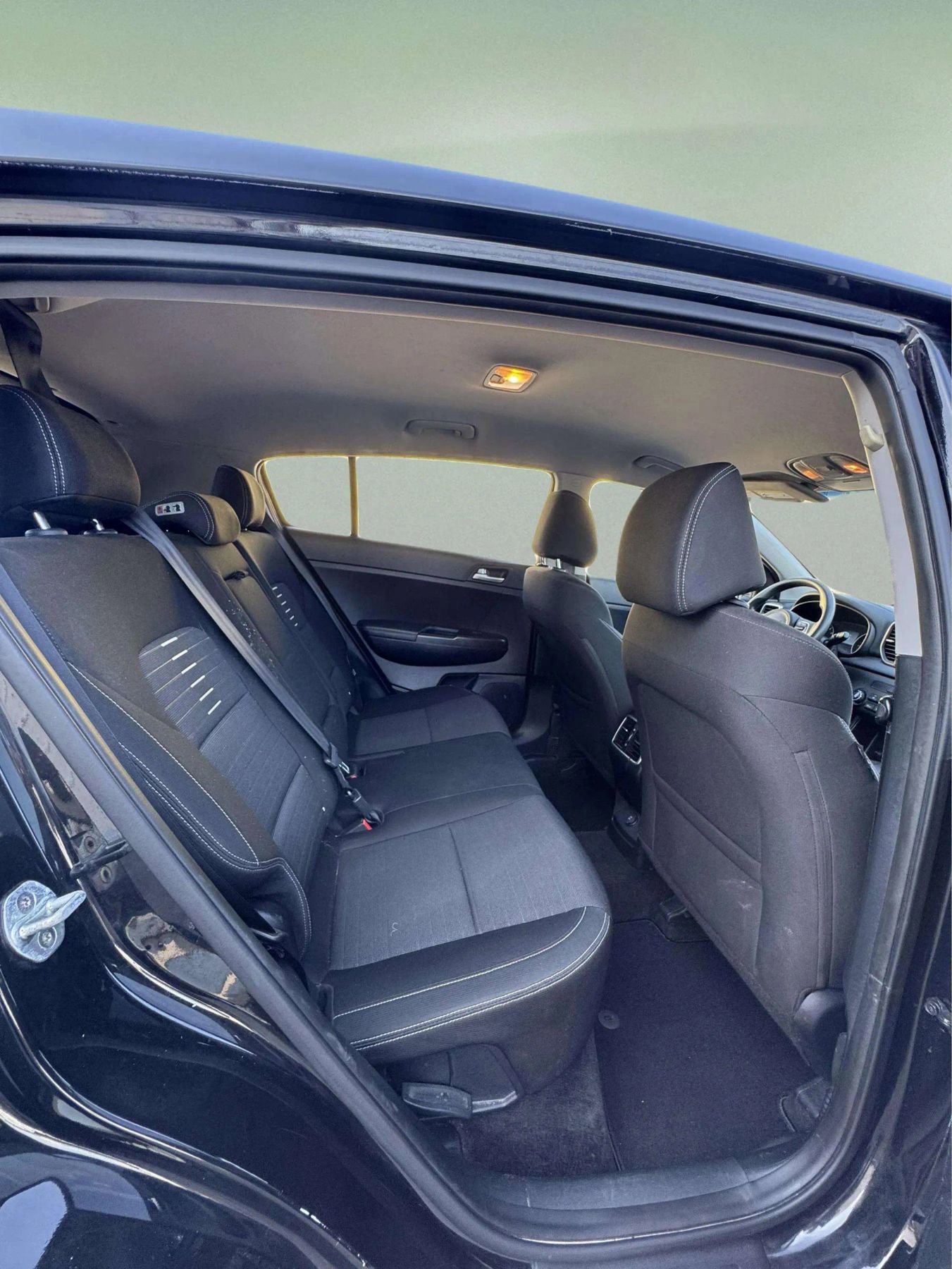 Used 2018 Kia Sportage LX image 12