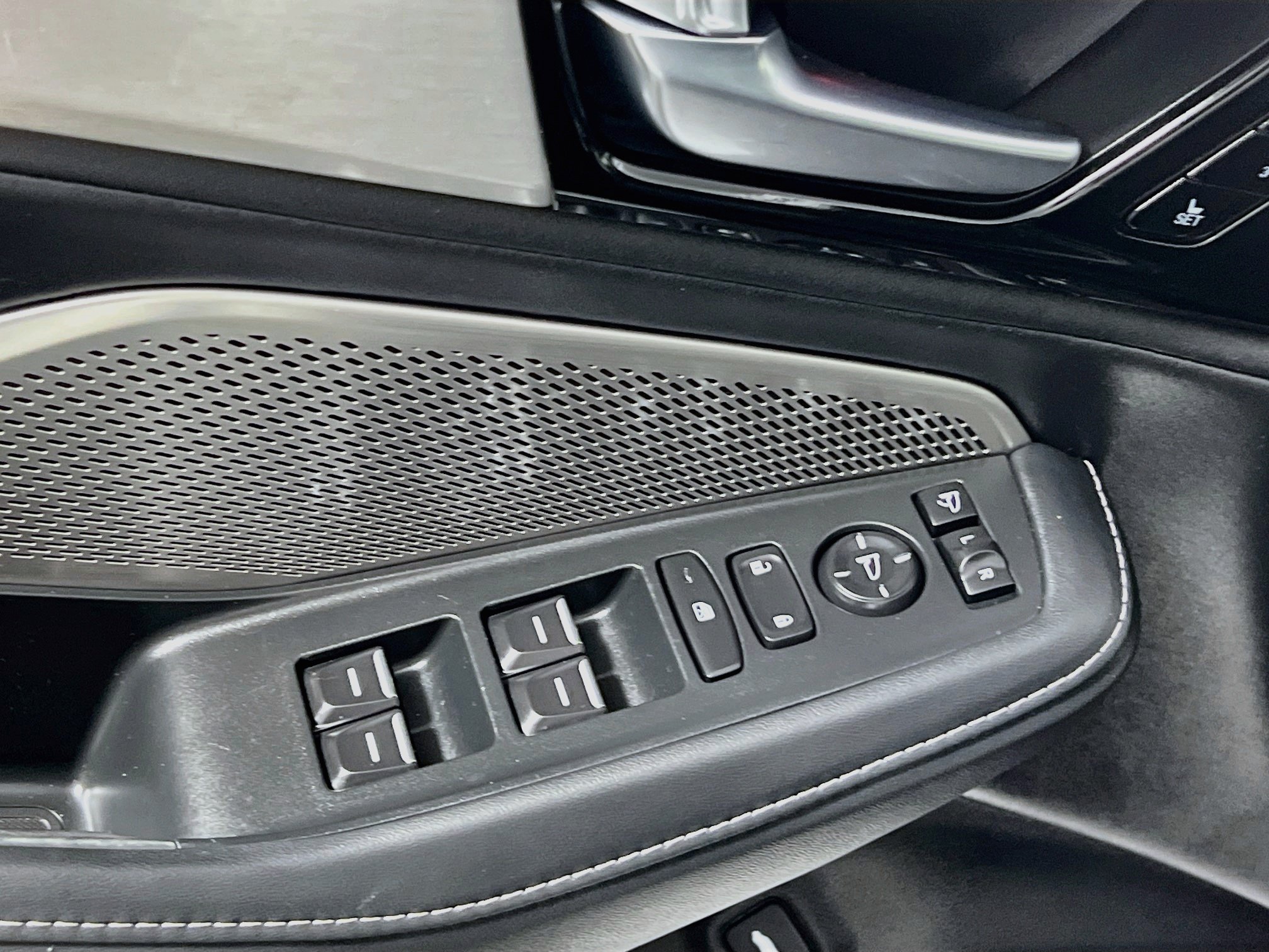 Used 2023 Acura MDX w/ Technology Package FWD image 17