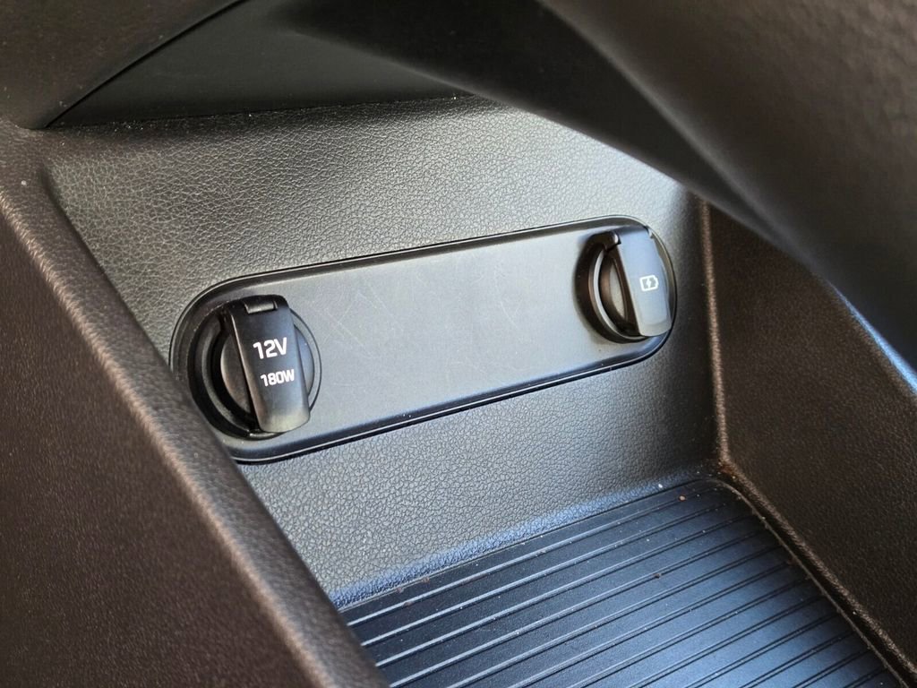 Used 2022 Hyundai Kona Limited image 29