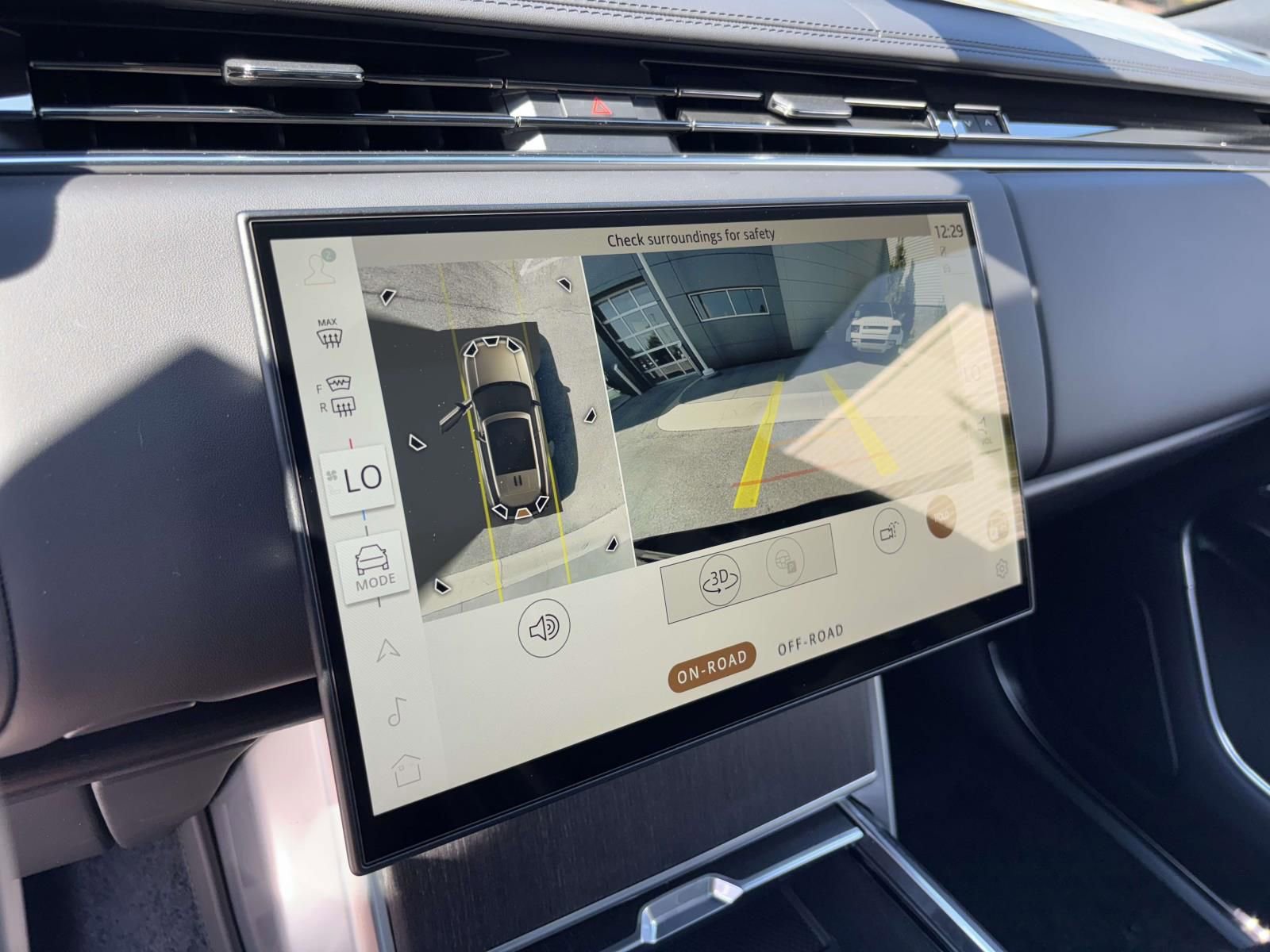 New 2025 Land Rover Range Rover SE image 19