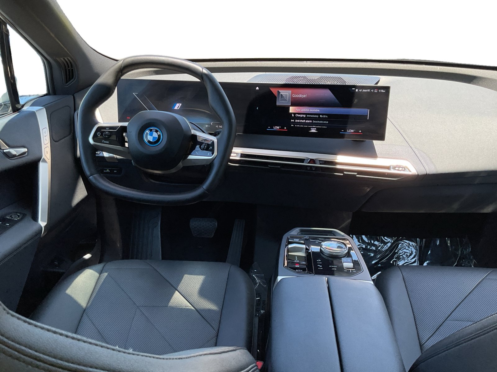 Used 2023 BMW iX xDrive50 w/ Sport Package AWD/4WD image 14