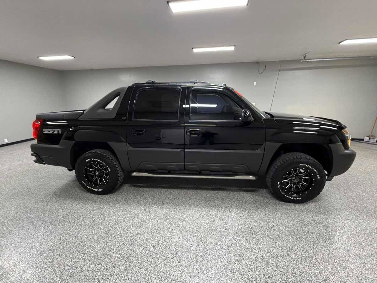 Used 2005 Chevrolet Avalanche Z71 w/ Sun And Sound Package image 2