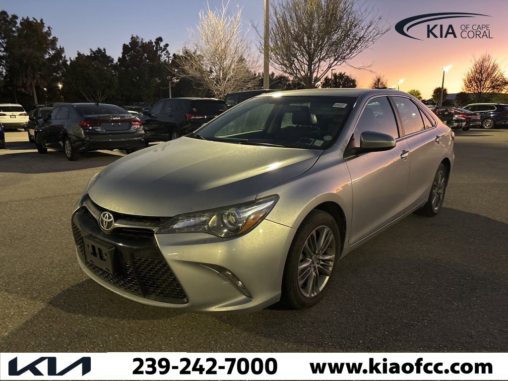 Used 2016 Toyota Camry LE image 2