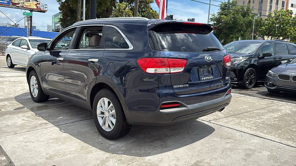 Used 2018 Kia Sorento FWD image 12