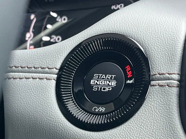 Used 2024 Jeep Compass Limited image 16