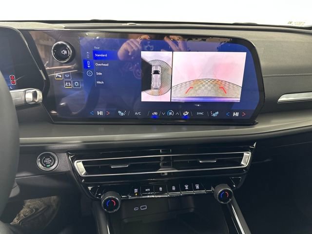 Used 2025 Chevrolet Traverse LT w/ Driver Confidence Package image 22