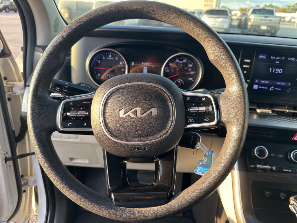 Used 2022 Kia Carnival LX image 17