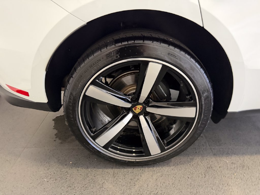 Certified 2026 Porsche Macan AWD/4WD image 12