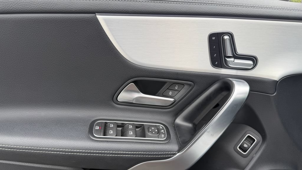 Used 2025 Mercedes-Benz CLA 250 image 12