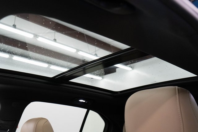 Used 2024 Cadillac XT4 Premium Luxury image 4