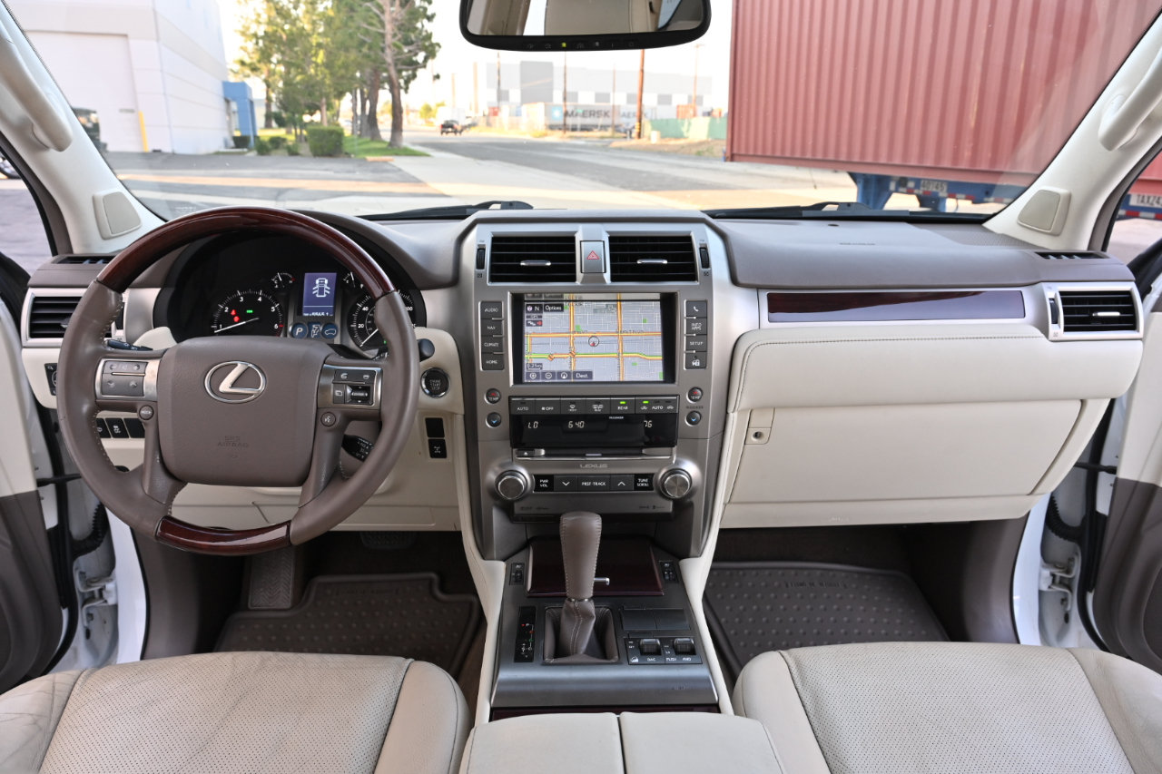 Used 2015 Lexus GX 460 w/ Premium Package AWD/4WD image 11