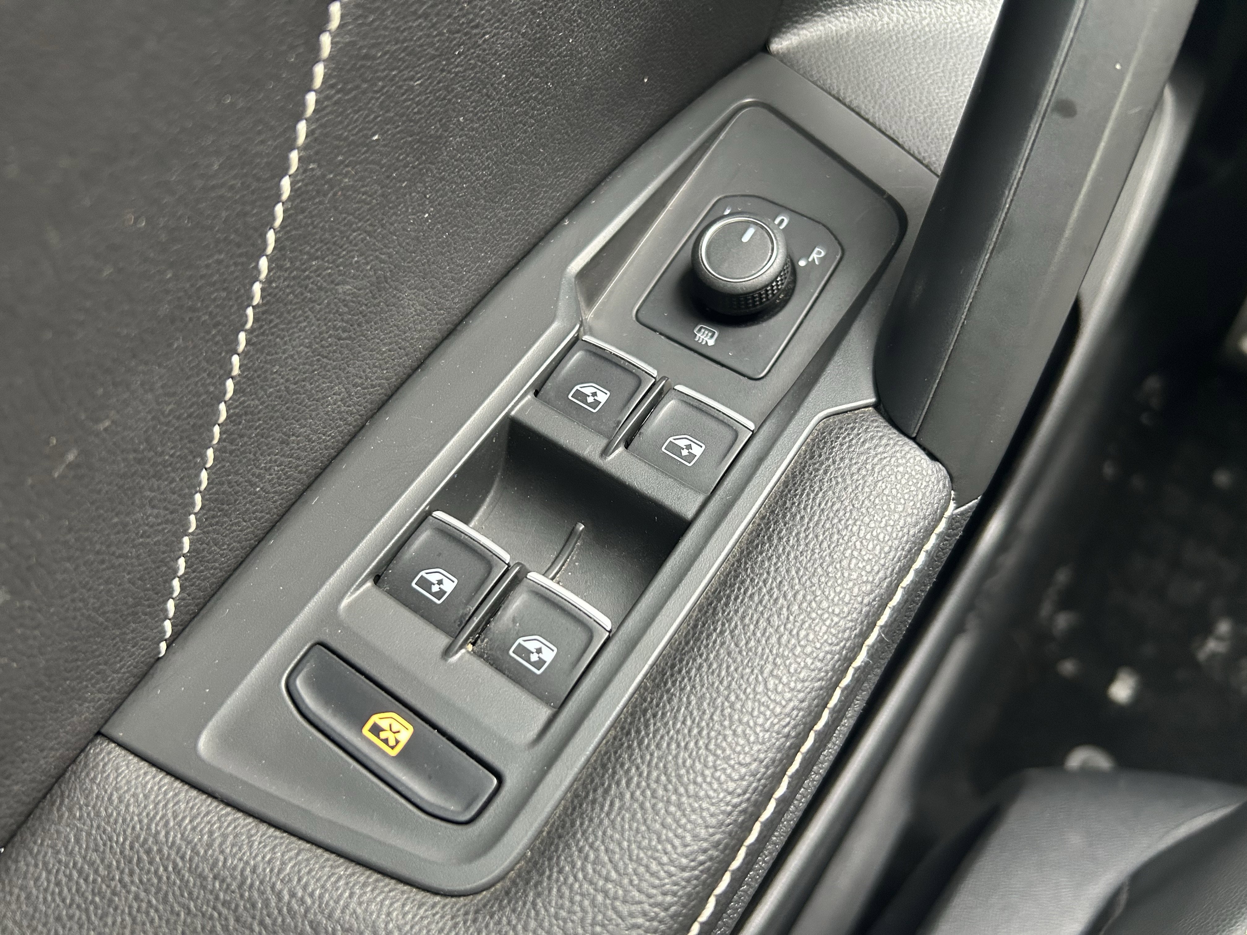 Certified 2023 Volkswagen Tiguan SE R-Line image 15