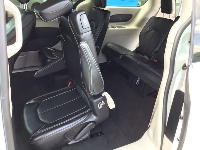 Used 2024 Chrysler Pacifica Touring-L FWD image 24