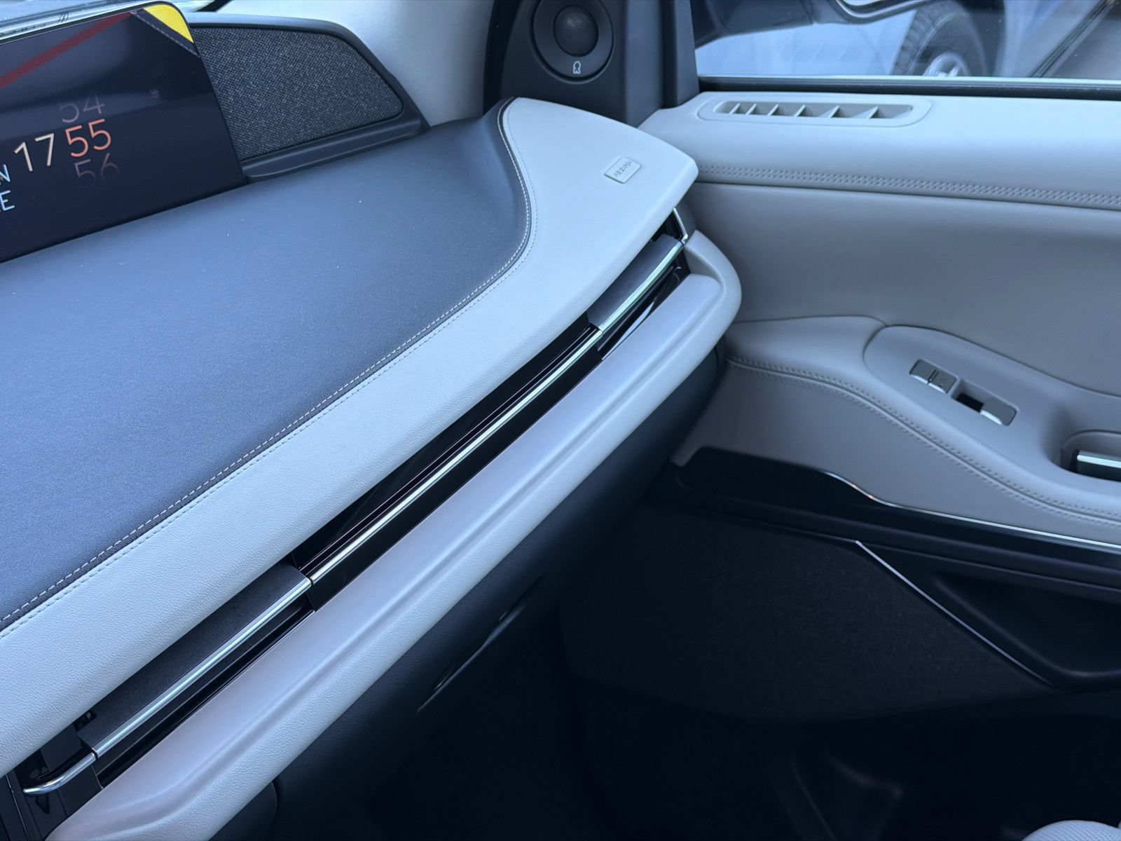 New 2026 Lincoln Navigator L Reserve AWD/4WD image 32