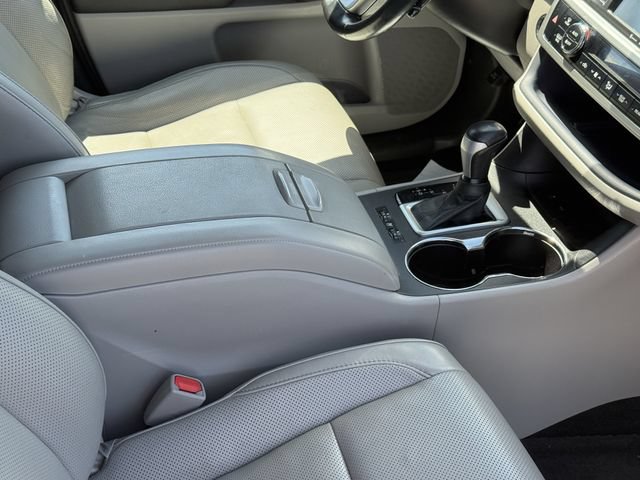Used 2018 Toyota Highlander Limited FWD image 17