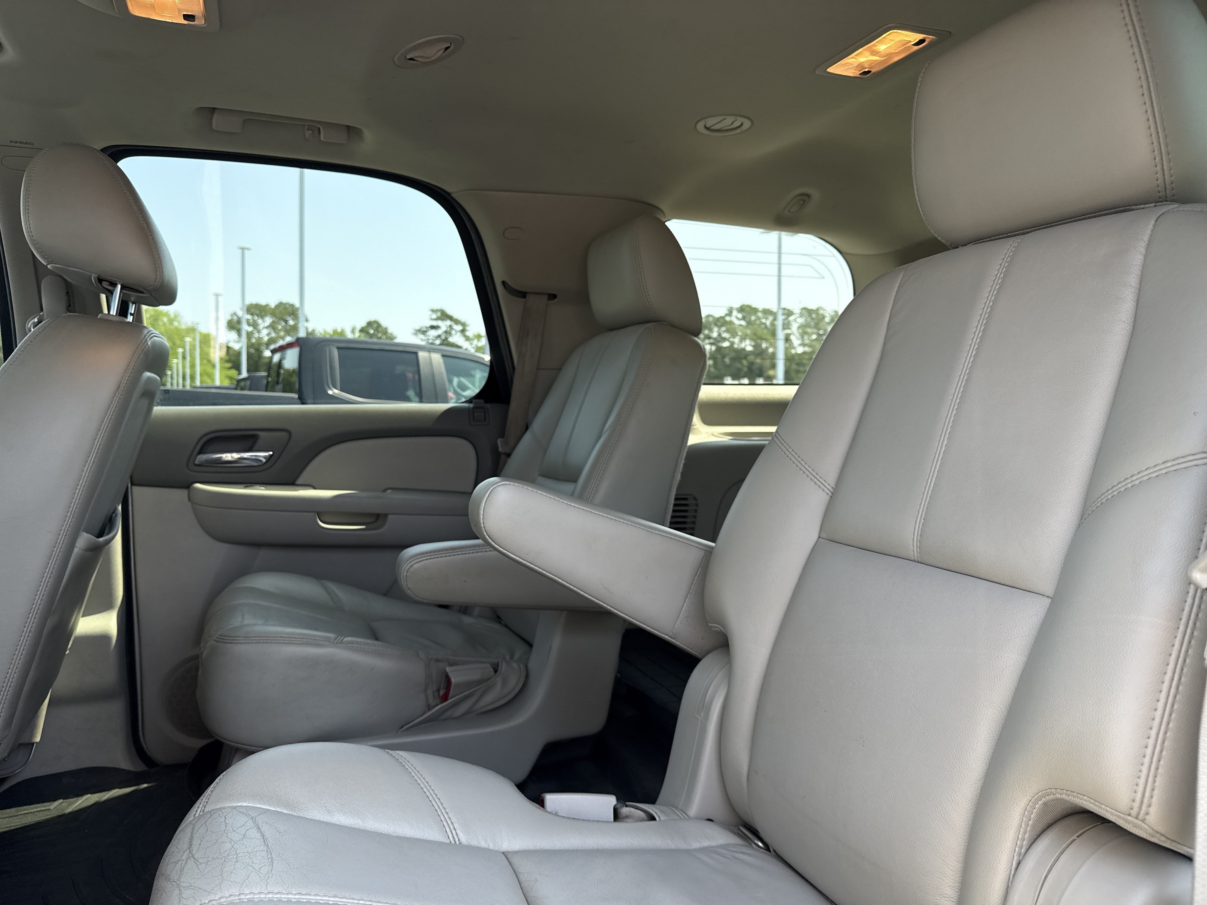 Used 2011 Chevrolet Tahoe LT w/ Luxury Package AWD/4WD image 29