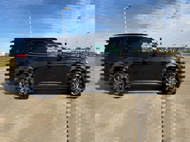 Used 2023 Nissan Pathfinder S image 6