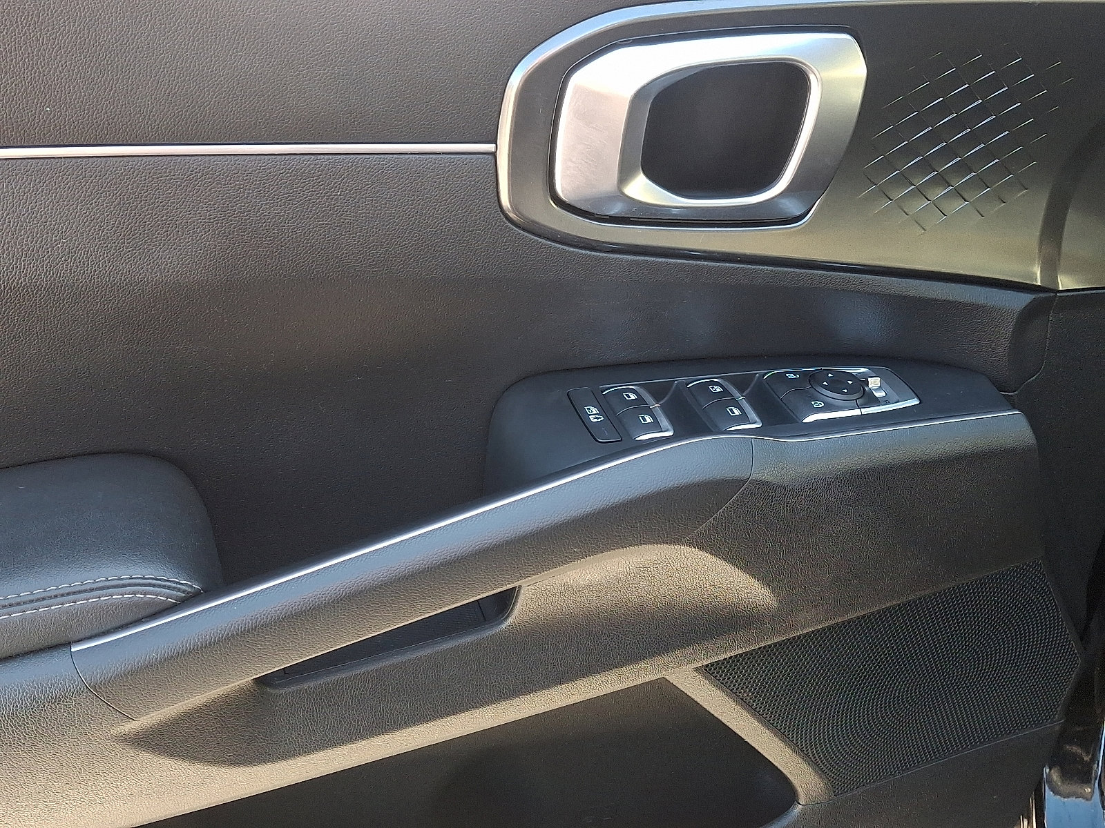 Certified 2022 Kia Sorento EX w/ Panoramic Sunroof Package image 12