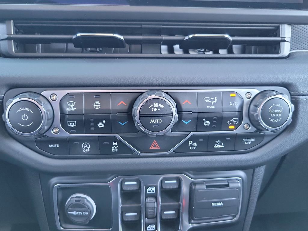 Used 2024 Jeep Wrangler Unlimited Rubicon w/ Safety Group image 12