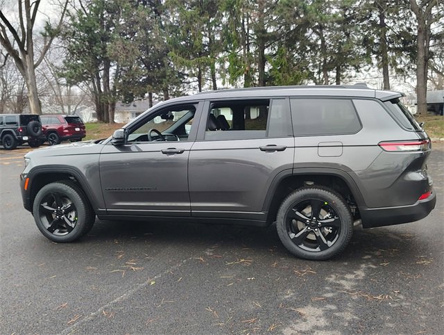 New 2025 Jeep Grand Cherokee L Limited w/ Black Appearance Package image 9