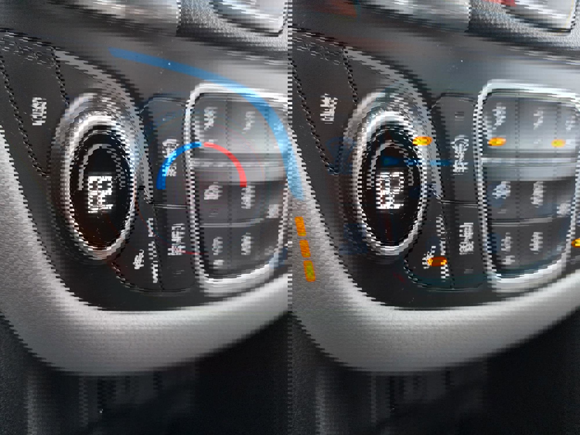 Used 2018 Chevrolet Equinox Premier image 6