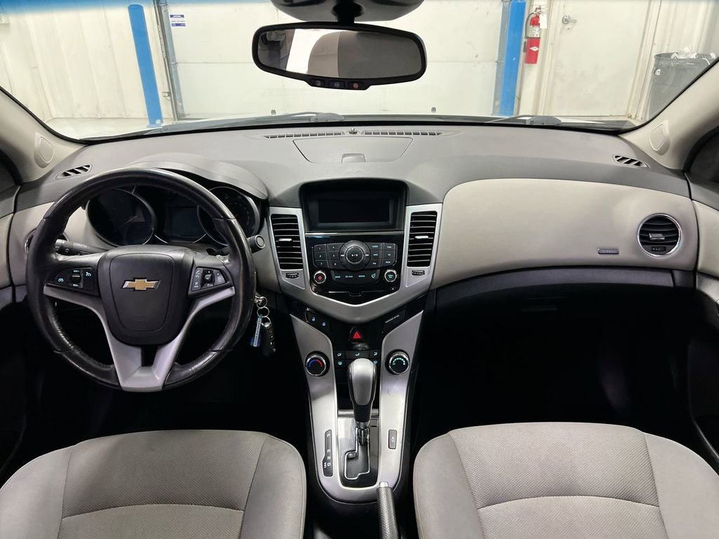 Used 2014 Chevrolet Cruze LT FWD image 5
