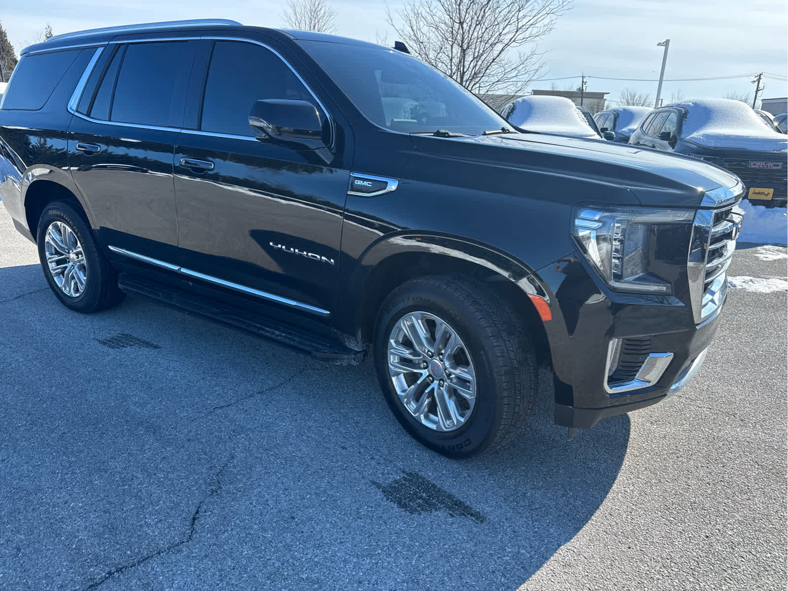 Used 2021 GMC Yukon SLT w/ SLT Premium Package image 2